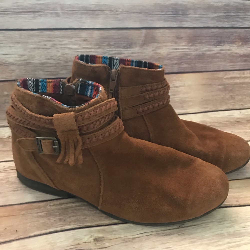 EUC Minnetonka Suede Booties